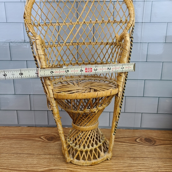 Vintage wicker chair plant stand - Picture 7 of 8